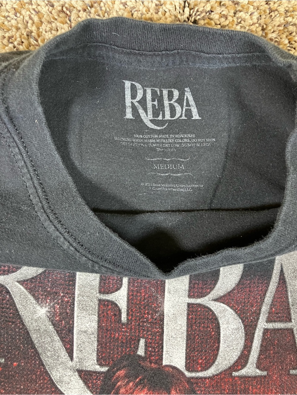 Reba Live In Concert Black Graphic Tee - Picture 3 of 3